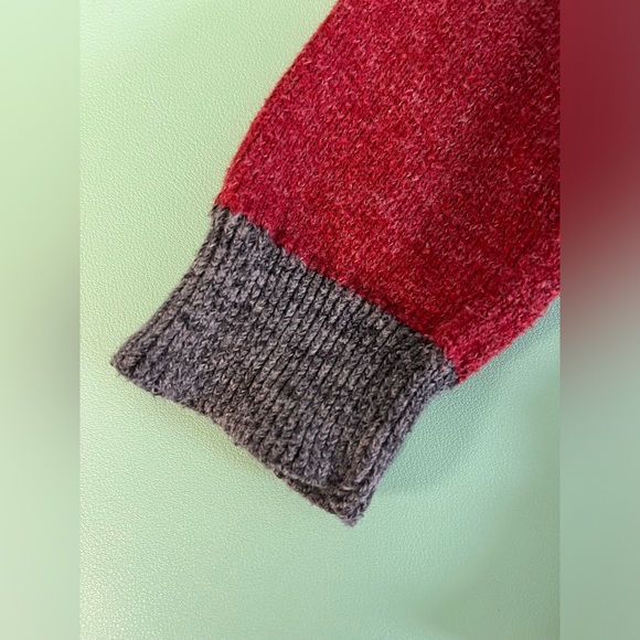 Baby Gap Red, Grey with Pink Heart Long Sleeve Sweater, Girl Size 5, kid sweater - Picture 3 of 7